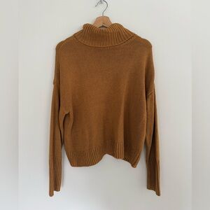525 Easy Turtleneck Pullover Sweater in Carmel